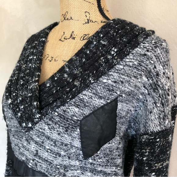 Vintage v neck sweater - Picture 2 of 5